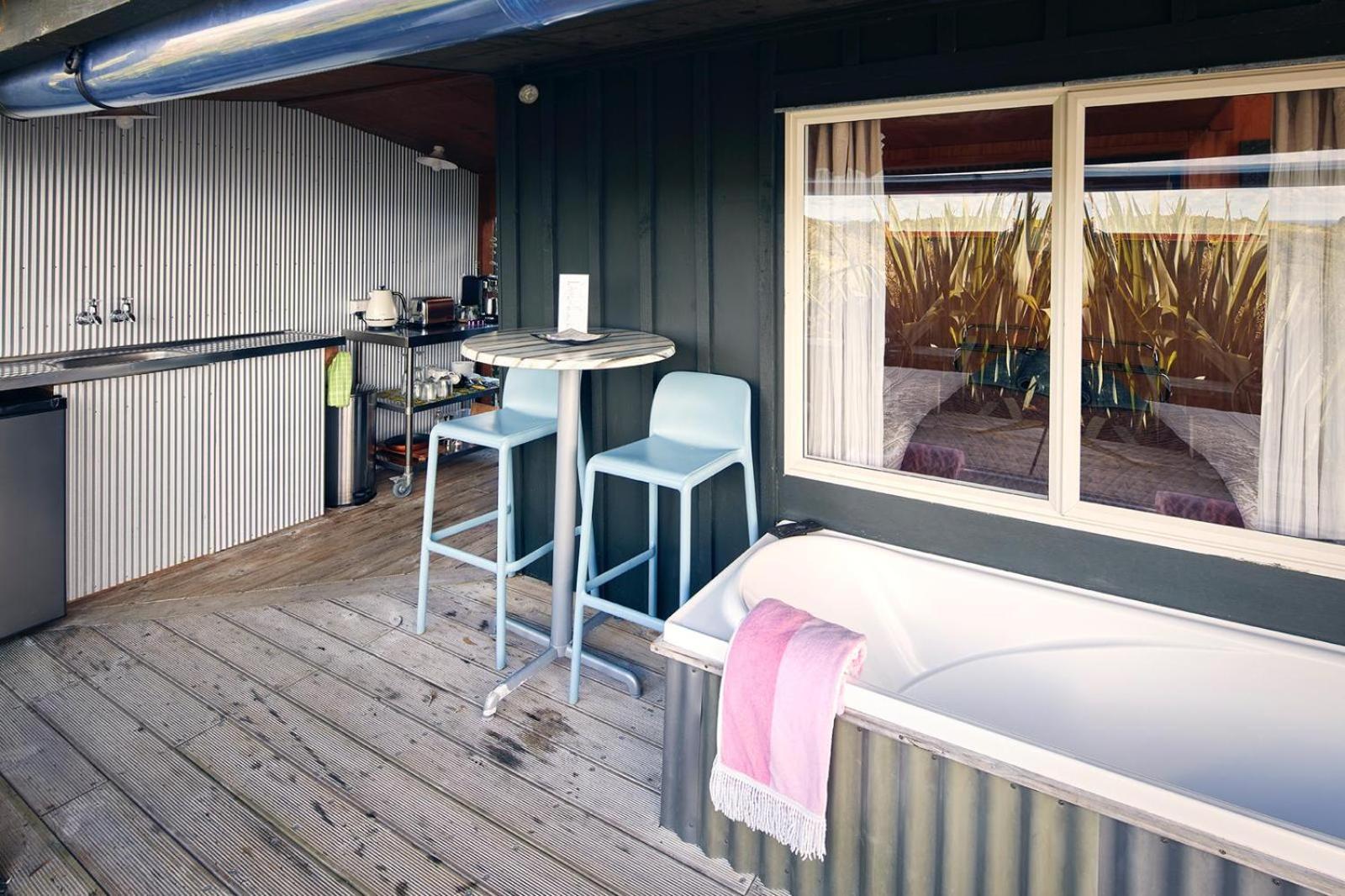 The Lighthouse Lookout Bed & Breakfast Тутукака Стая снимка
